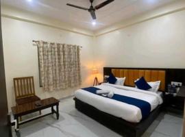 Hotel Nandan - 800 Metres Away From Ram Mandir Ayodhaya，位于Ayodhya的酒店