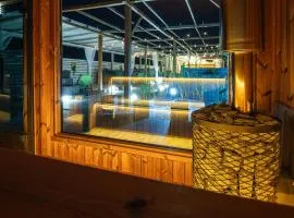 Old Tree Home & Restaurant