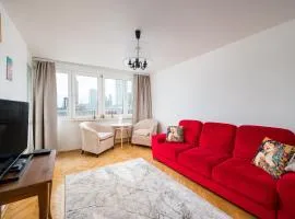 8th Floor City View Apartment by BookingHost