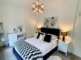The Roxy Retreat 3 Bed in Aberdare
