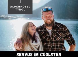 ALPENHOTEL TYROL - B&B - ADULTS ONLY - Alpines Lifestyle-Konzepthotel - dog friendly，位于佩尔蒂绍的酒店