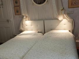 Grand appartement de charme avec parking privé，位于Florac的酒店