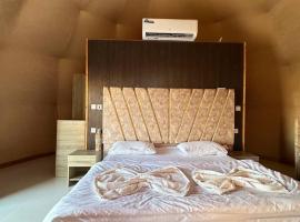 Camp Imran Khan Wadi Rum，位于亚喀巴的酒店