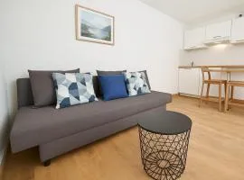 Functional and well located studio close to metro and shops