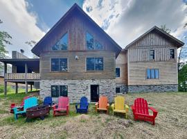 CJs Mountain Lodge，位于麦克亨利的酒店