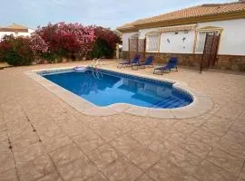 Casa Bueno- Sleeps 7 Private Pool & AirCon