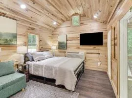 1 Mi to Lake Charming Byrdstown Retreat with Deck!