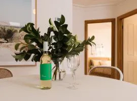 Cool beachside apartment on Jetty Road Brighton