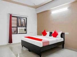 OYO Thakur Guest House，位于莫拉达巴德的酒店