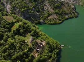 Twin Villas Komani Lake