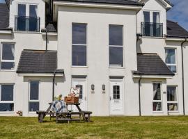 Seaviews And Hot Tub At The Fairways - Uk39821，位于波特帕特里克的酒店