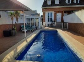 Casa Delia con piscina privada，位于甘迪亚的酒店