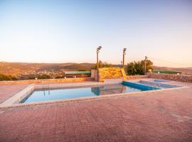 Ain Al-Tanour Restaurants and Cabins，位于Irjān的酒店