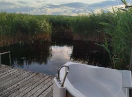 Pfahlbau Sunset I Toplage Elektroboot inklusive，位于拉斯特的酒店