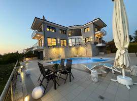 Villa Etheria Luxe，位于佩雷亚的酒店