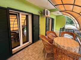 Ninas Apartment，位于Marovići的酒店