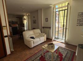 Appartamento Frida，位于瓦雷泽的酒店