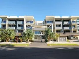 Luxe Resort Units Urangan Esp Hervey Bay Marina Ocean Views Pool