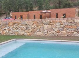 Fragas do Cabril Eco & Wellness Lodge，位于洛萨的酒店