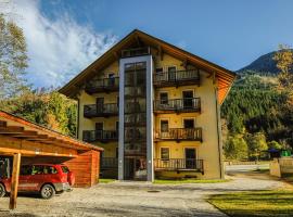 Ferienhaus am Rohntalbach，位于辛特利斯的带停车场的酒店