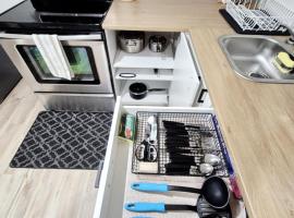 Cozy Private Bachelor Unit King Size bed，位于里弗维尤的酒店