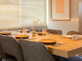 一棟貸切宿 Shiyon, 60-year-old renovated private house，位于丸龟市的酒店