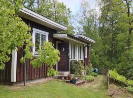 Cozy Guest Cottage Near Orkelljunga，位于Orkelljunga的酒店