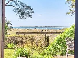 4 person holiday home in KLINTEHAMN，位于Klintehamn的酒店