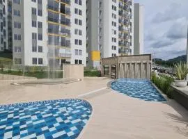 Cómodo Apartamento con parque acuático Acqua Hills-6 personas