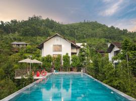 Villa Nhà Ba Gian Hoà Lạc，位于Nam Giao的酒店