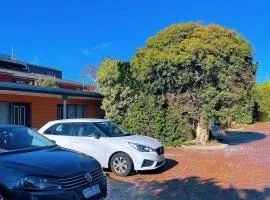 Carnegie Motor lodge