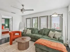 Reynoldstown Lux 2BR, Rooftop Deck, Near Beltline & Downtown, Free Parking
