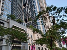 BGC Uptown Park Suites Tower 1 - 2 Bedroom and 2 Bath Condo，位于马尼拉的分契式公寓