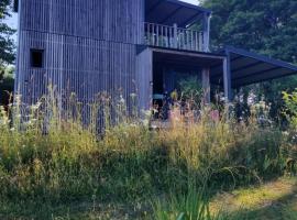 Le petit paradis, mini maison,nature,confort,calme，位于Saint-Julien-le-Petit的酒店