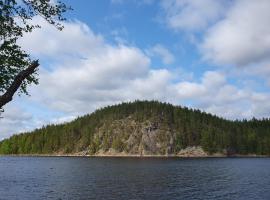 Mini cottage by lake Saimaa，位于Enonkoski的木屋