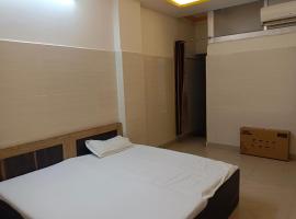 Hotel New Mandpam，位于Orai的酒店