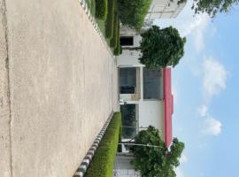 The Aana Hotel Sohna -Gurgaon Road，位于古尔冈的酒店