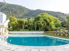Konstantinos Pool & Fun Apartments