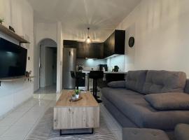 The Obsidian Suite , next to Heraklion Airport，位于Heraklion的酒店