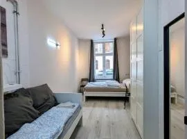 Fabryczna Station Rooms and Apartments