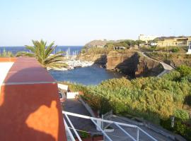 Villa a Ventotene，位于Scoglio la Nave的酒店