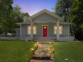 Magnolia House Walk to Festival Park home