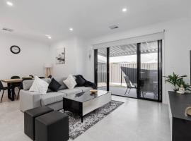 The Family Escape- 10 min to Airport and Beach