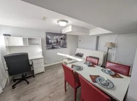 Private 1-Bedroom Basement Apt, 10 Min to Airport ,Big Windows, Separate Entrance