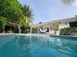Maison créole de charme avec Piscine privée et écrin tropical，位于勒弗朗索瓦的酒店