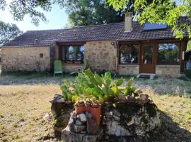 PAULAGITE de 2 à 4 pers, vue sur la Dordogne, proche de Padirac et Rocamadour，位于Gintrac的酒店