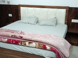 Jai shambhu guest house，位于Gaurikund的酒店