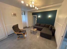 Petite maison avec cour，位于Venarey-les-Laumes的酒店