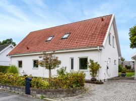 Nice Home In Kivik With Wifi，位于奇维克的酒店