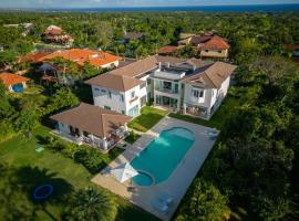 Casa de Campo Luxury Villa with private Pool & Jacuzzi, Near Beach, Marina, Golf, Restaurants & Altos de Chavon